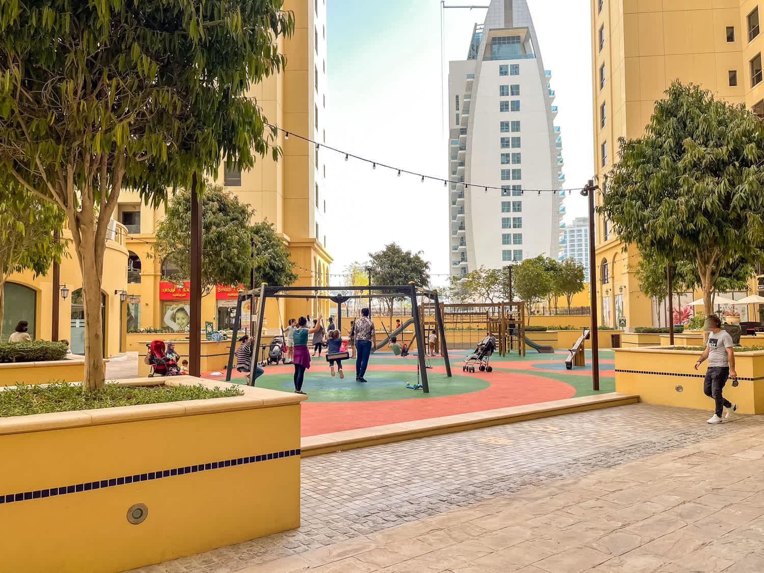 Modern Jbr Sleeps 4 With Pool & Balcony Apartment Dubai