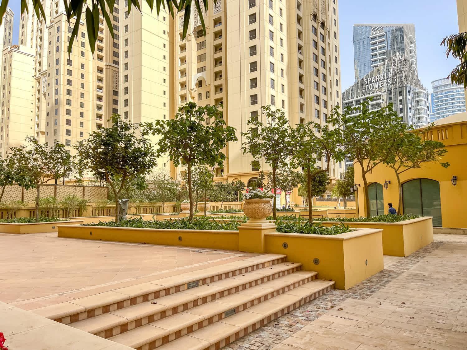 Apartment Modern Jbr Sleeps 4 With Pool & Balcony
