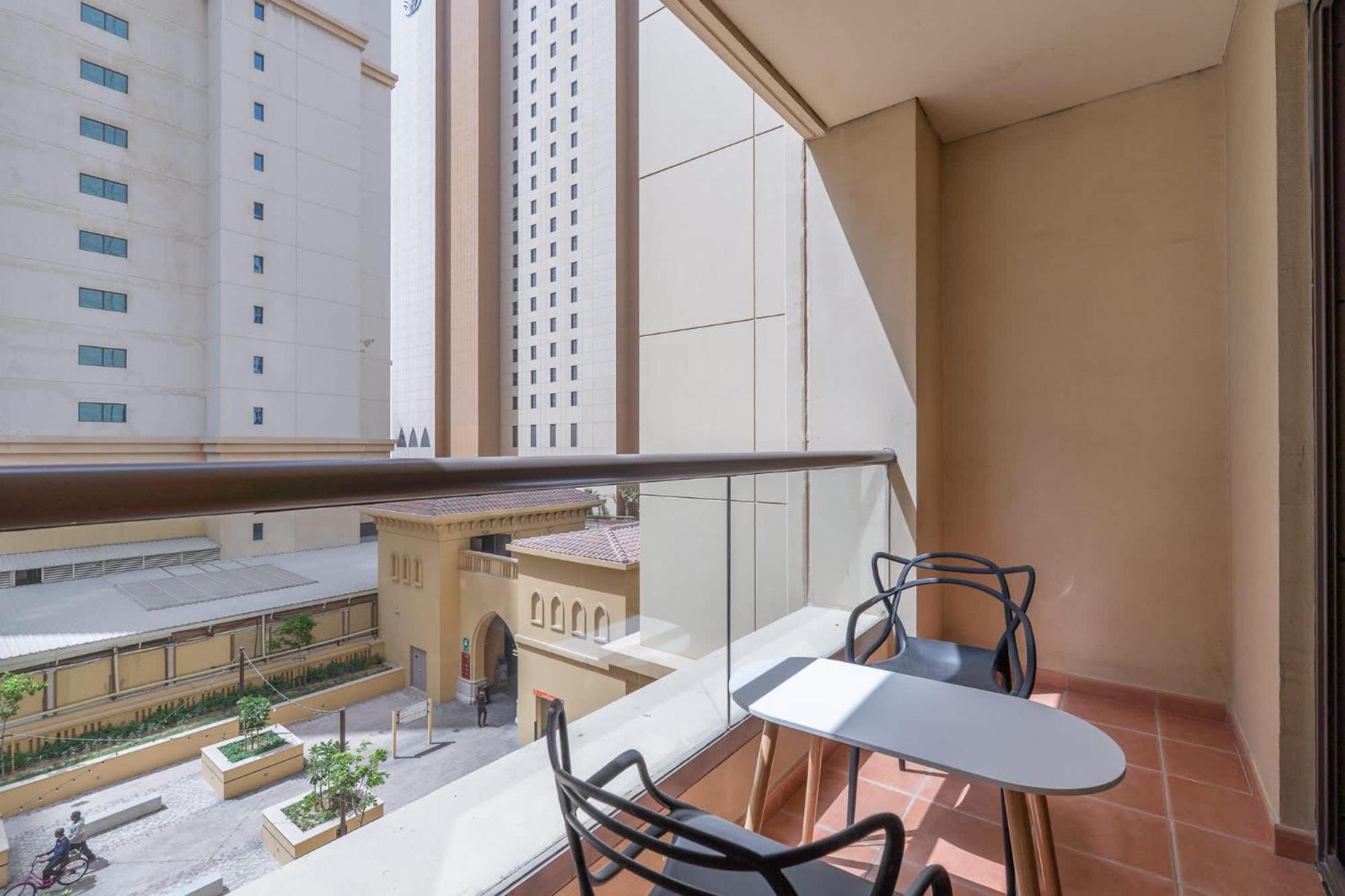 Modern Jbr Sleeps 4 With Pool & Balcony Apartment