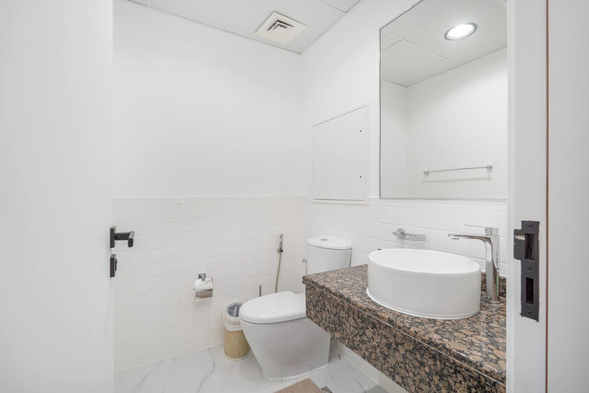 Modern Jbr Sleeps 4 With Pool & Balcony Apartment *