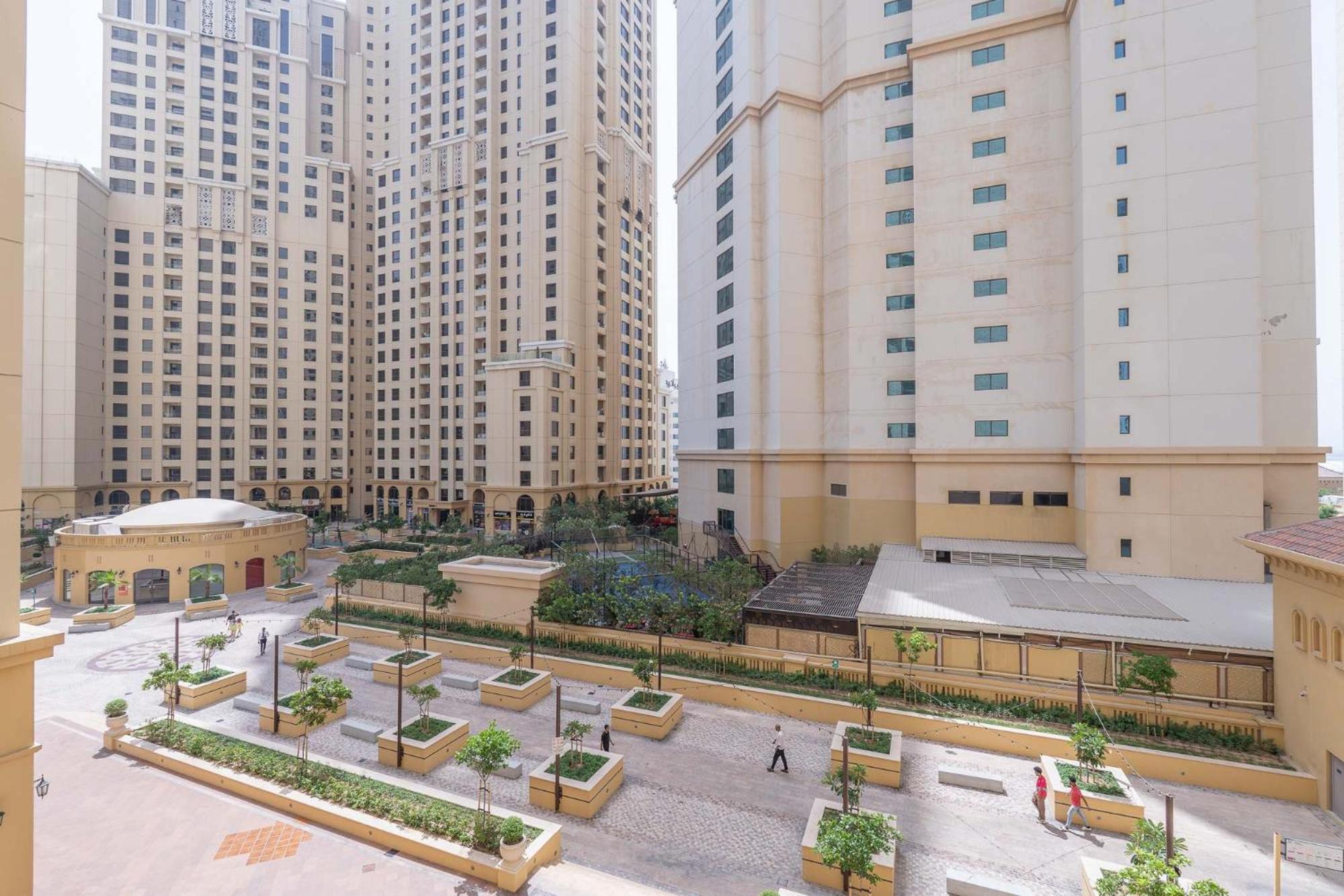 Apartment Modern Jbr Sleeps 4 With Pool & Balcony *