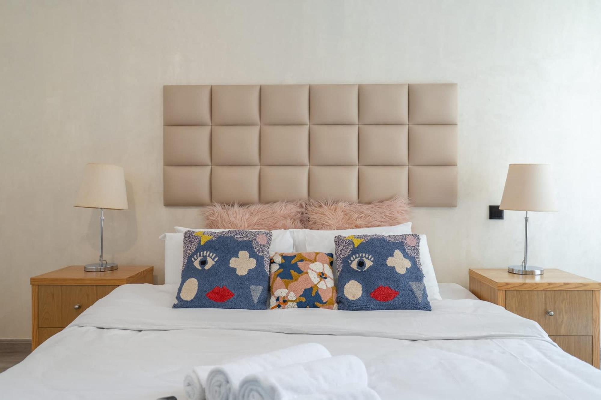 Apartment Modern Jbr Sleeps 4 With Pool & Balcony Dubai