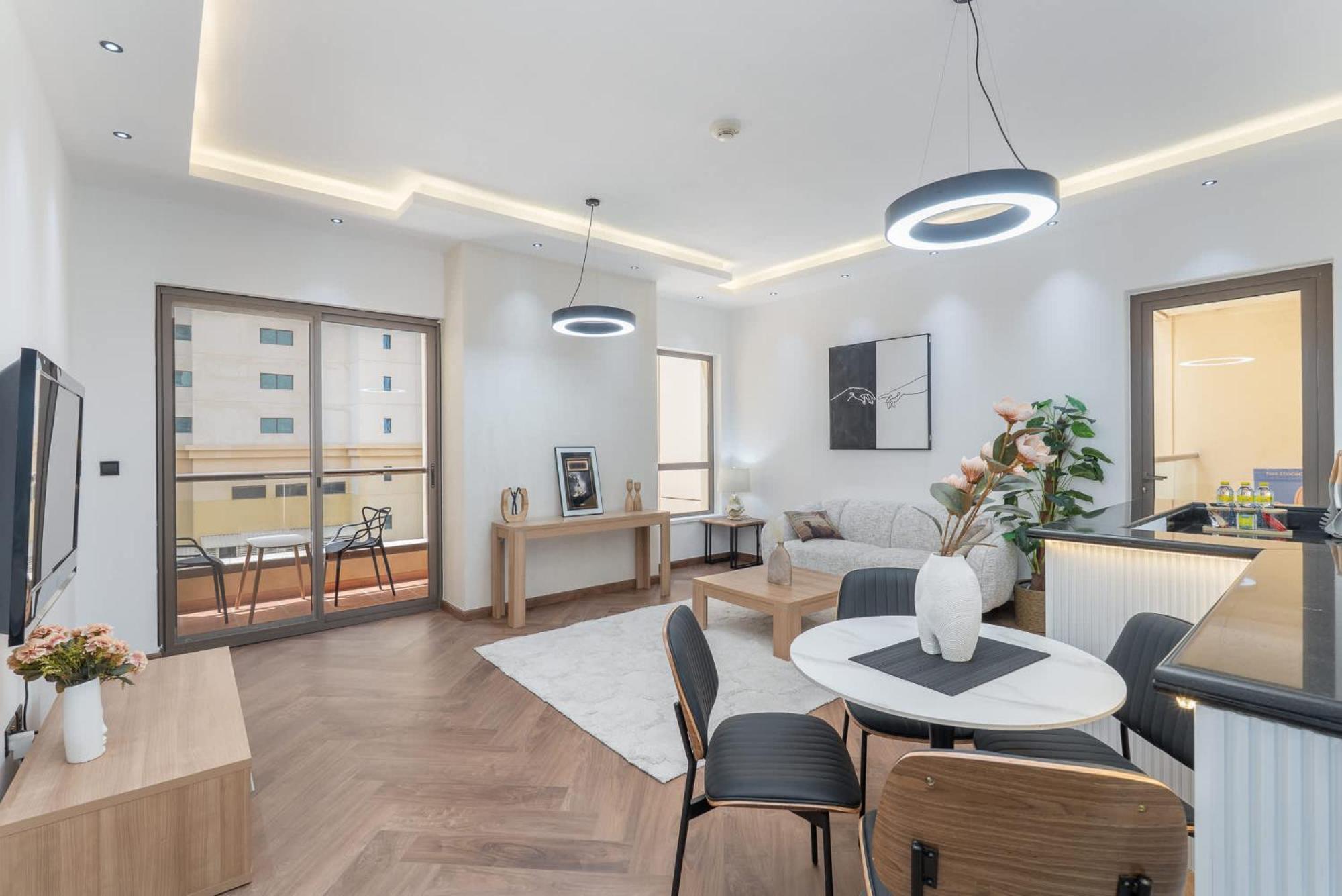 Modern Jbr Sleeps 4 With Pool & Balcony *