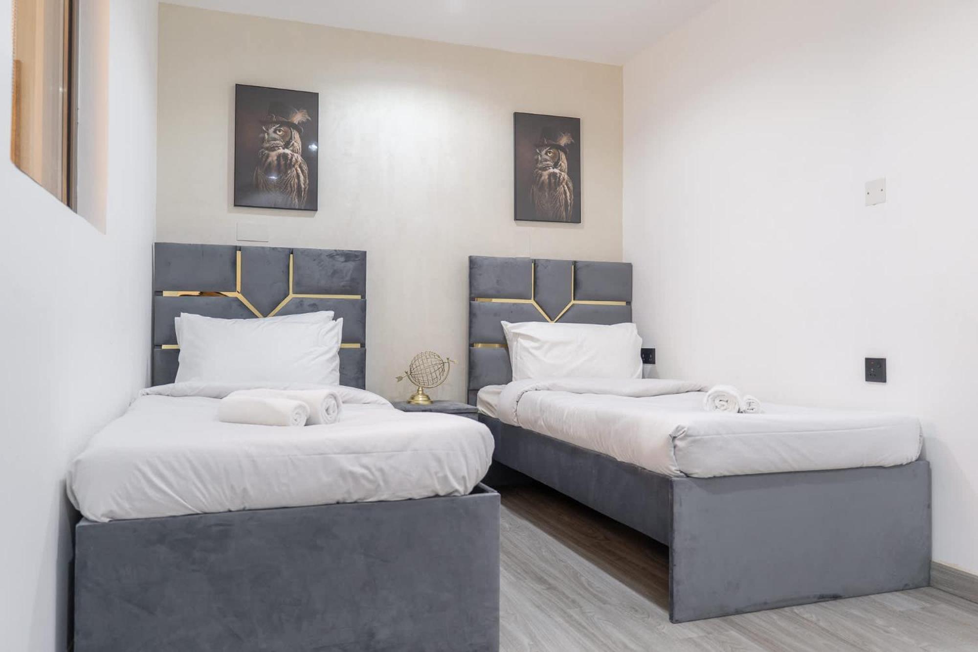 Apartment Modern Jbr Sleeps 4 With Pool & Balcony *