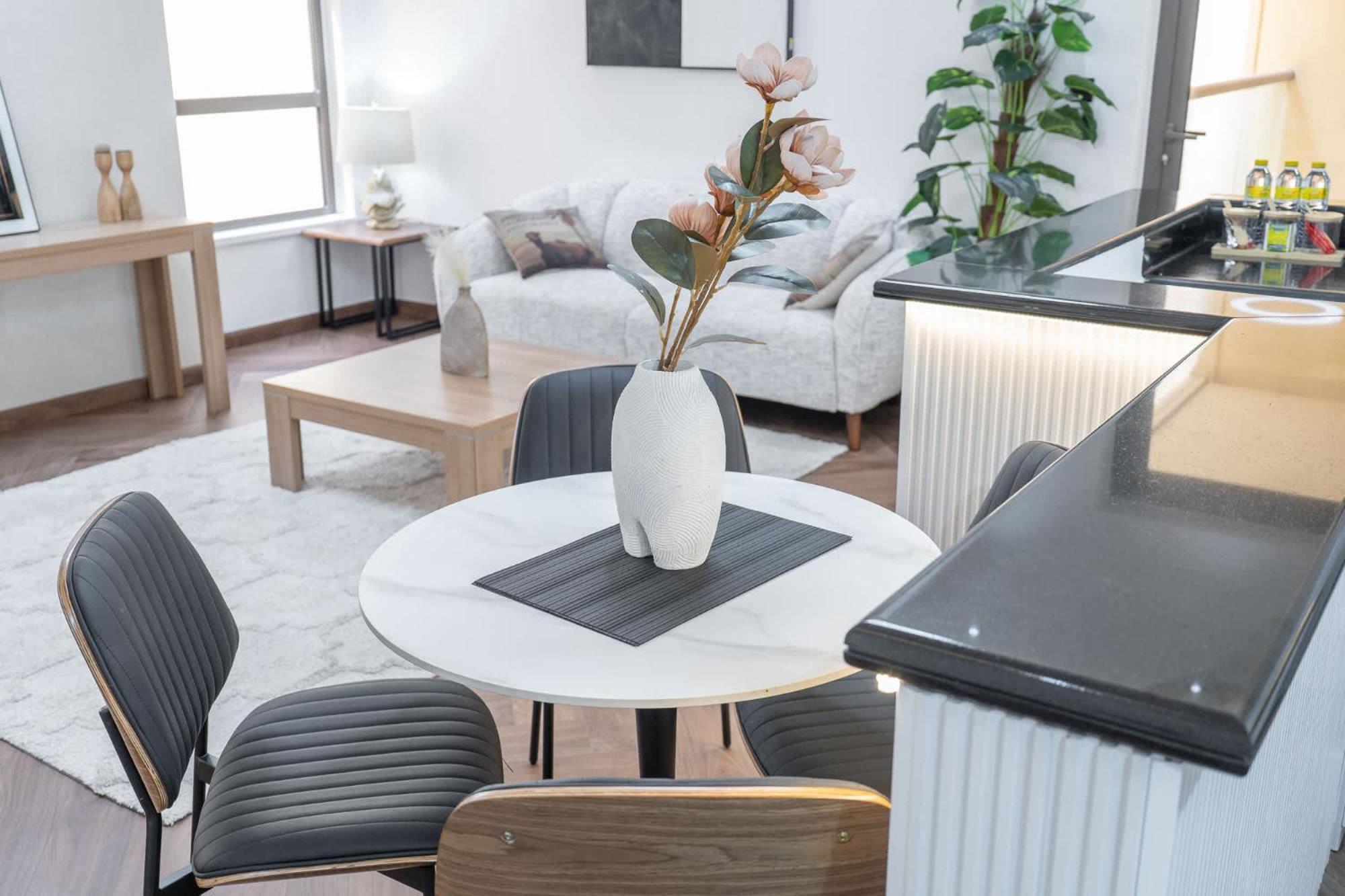 Modern Jbr Sleeps 4 With Pool & Balcony *