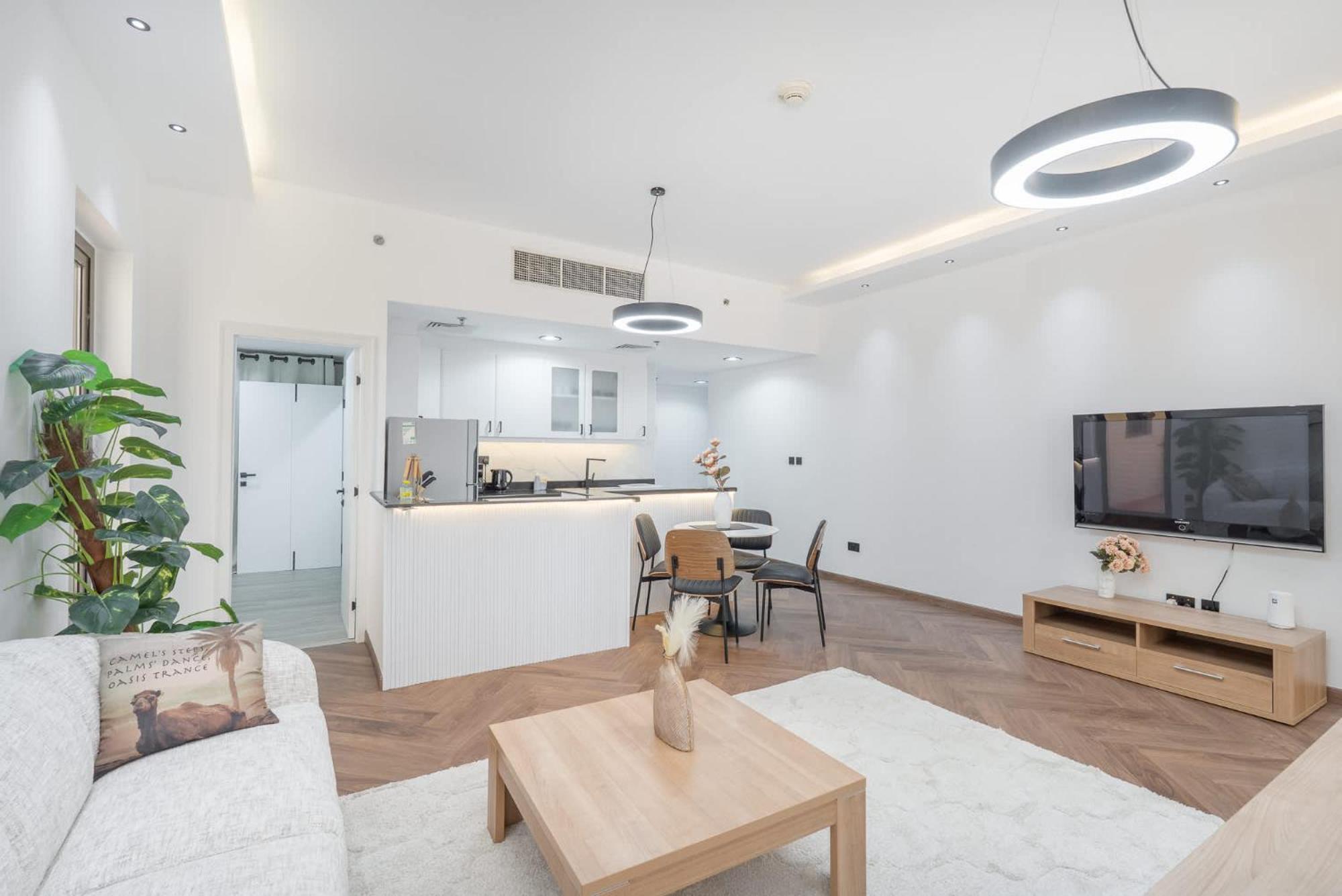 Apartment Modern Jbr Sleeps 4 With Pool & Balcony