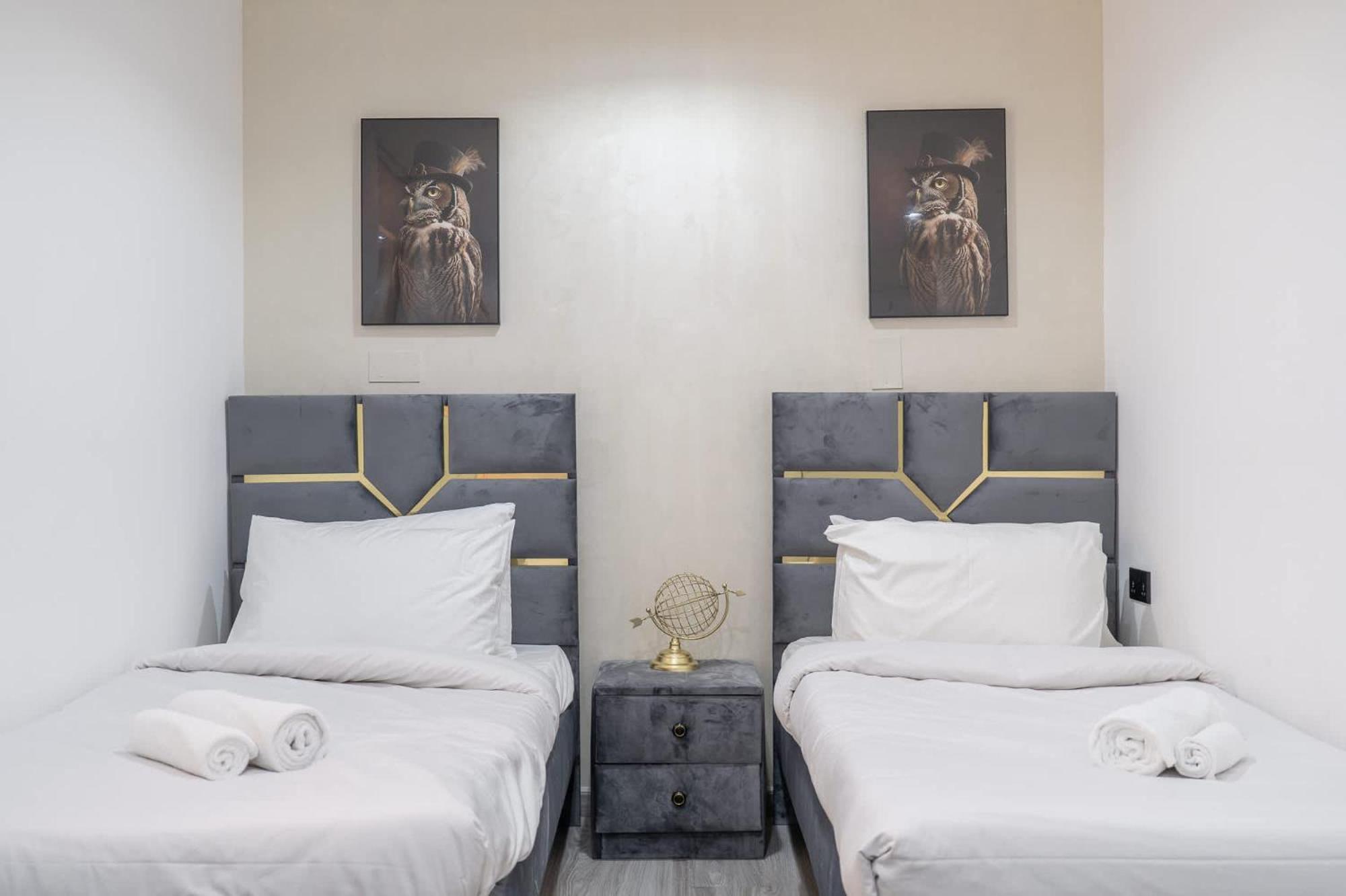Apartment Modern Jbr Sleeps 4 With Pool & Balcony Dubai